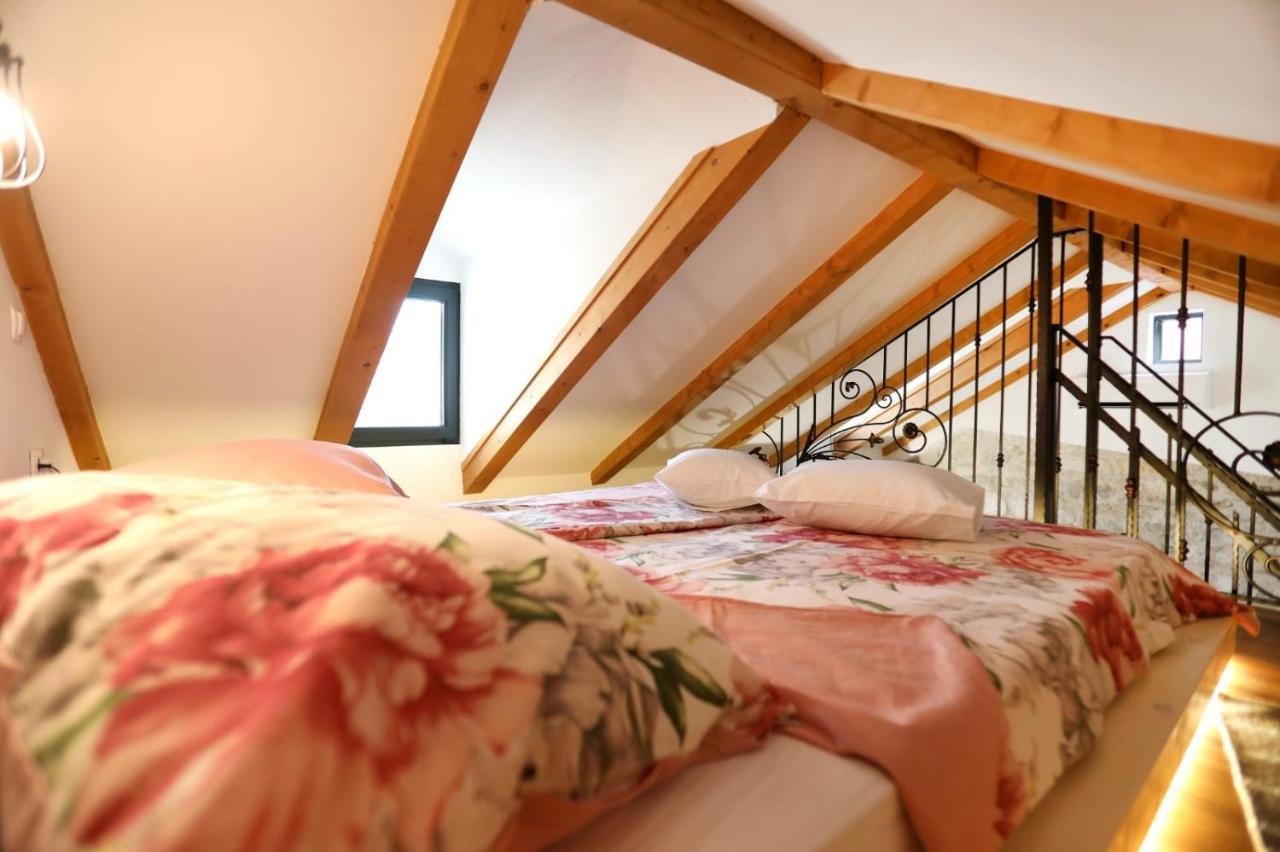 Studio Apartman Mihaella Каштела Екстер'єр фото