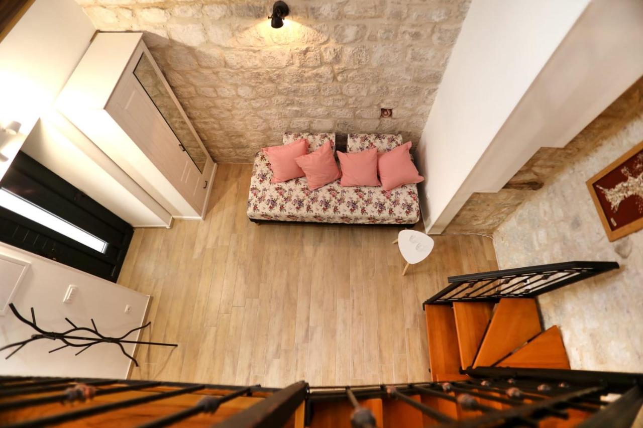 Studio Apartman Mihaella Каштела Екстер'єр фото