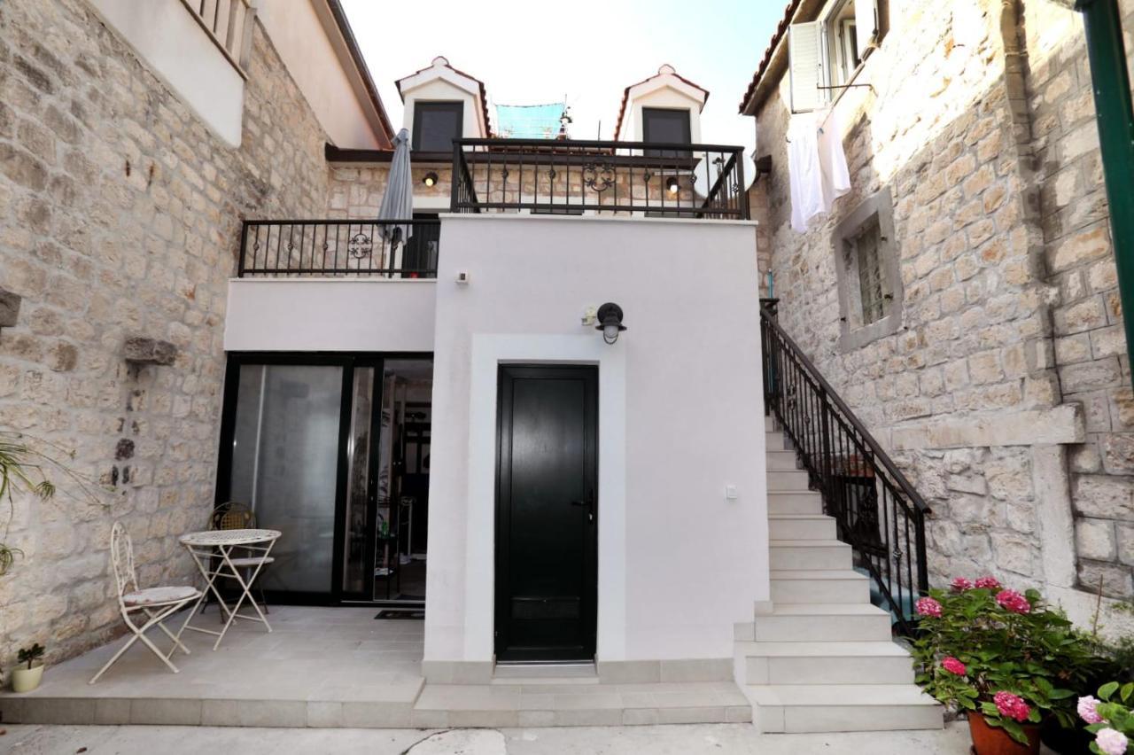 Studio Apartman Mihaella Каштела Екстер'єр фото