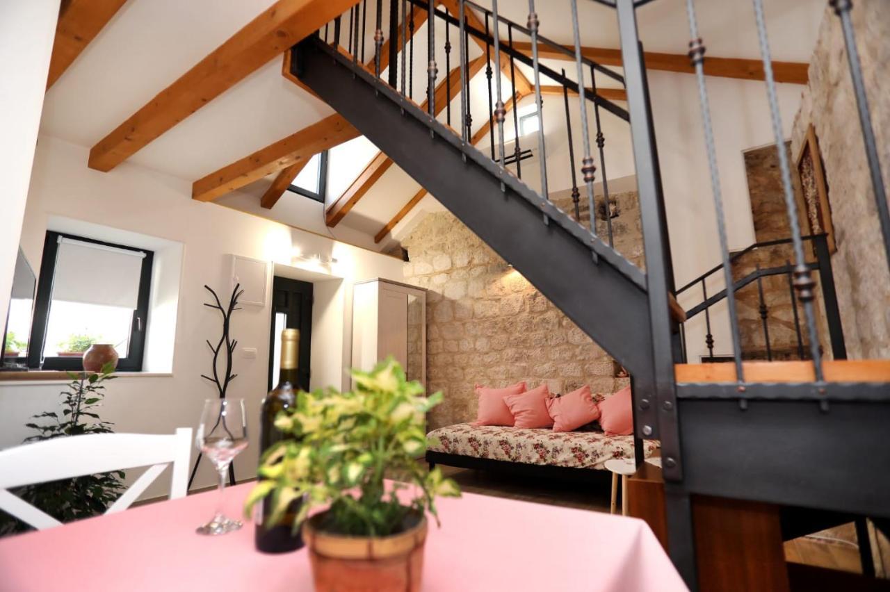 Studio Apartman Mihaella Каштела Екстер'єр фото