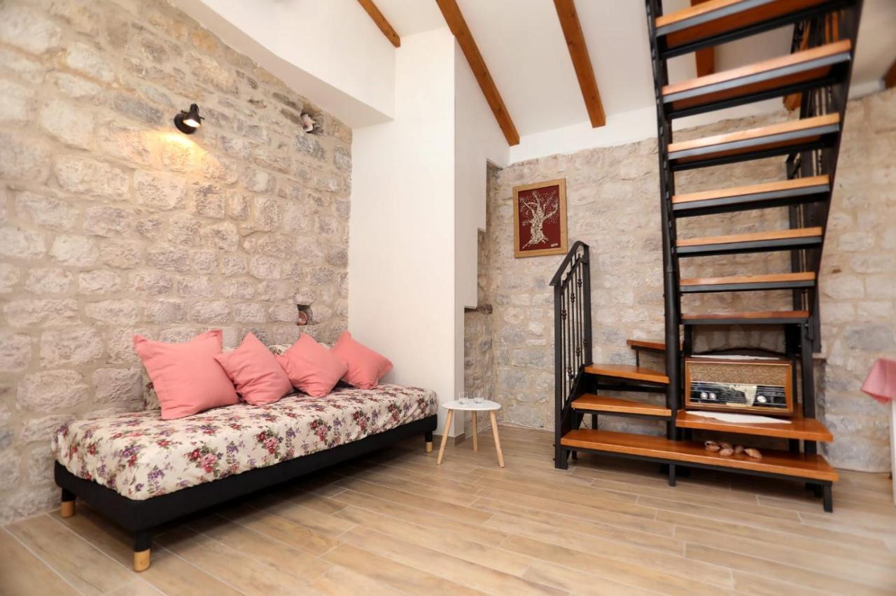 Studio Apartman Mihaella Каштела Екстер'єр фото